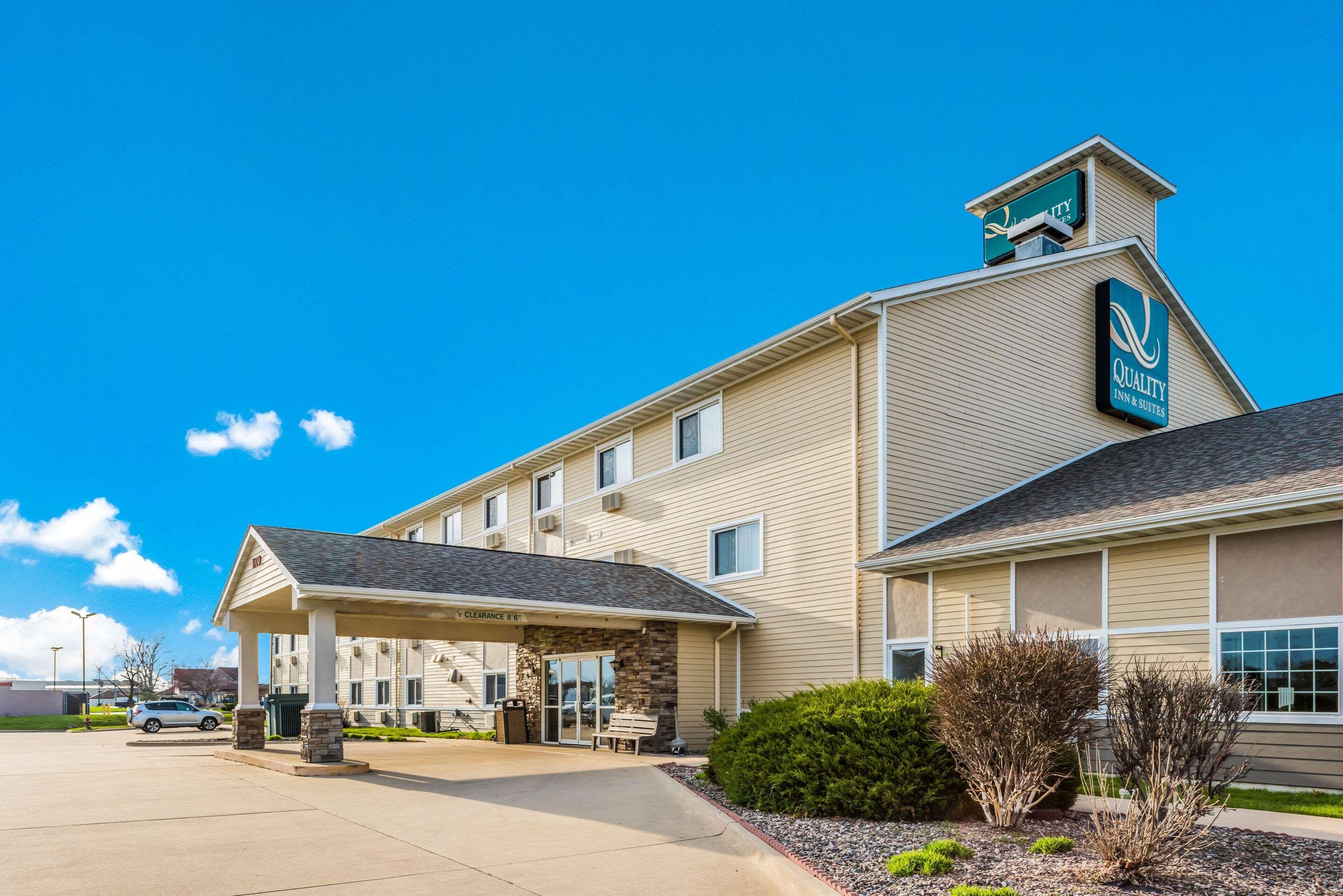 Quality Inn & Suites Eldridge Davenport North Dış mekan fotoğraf