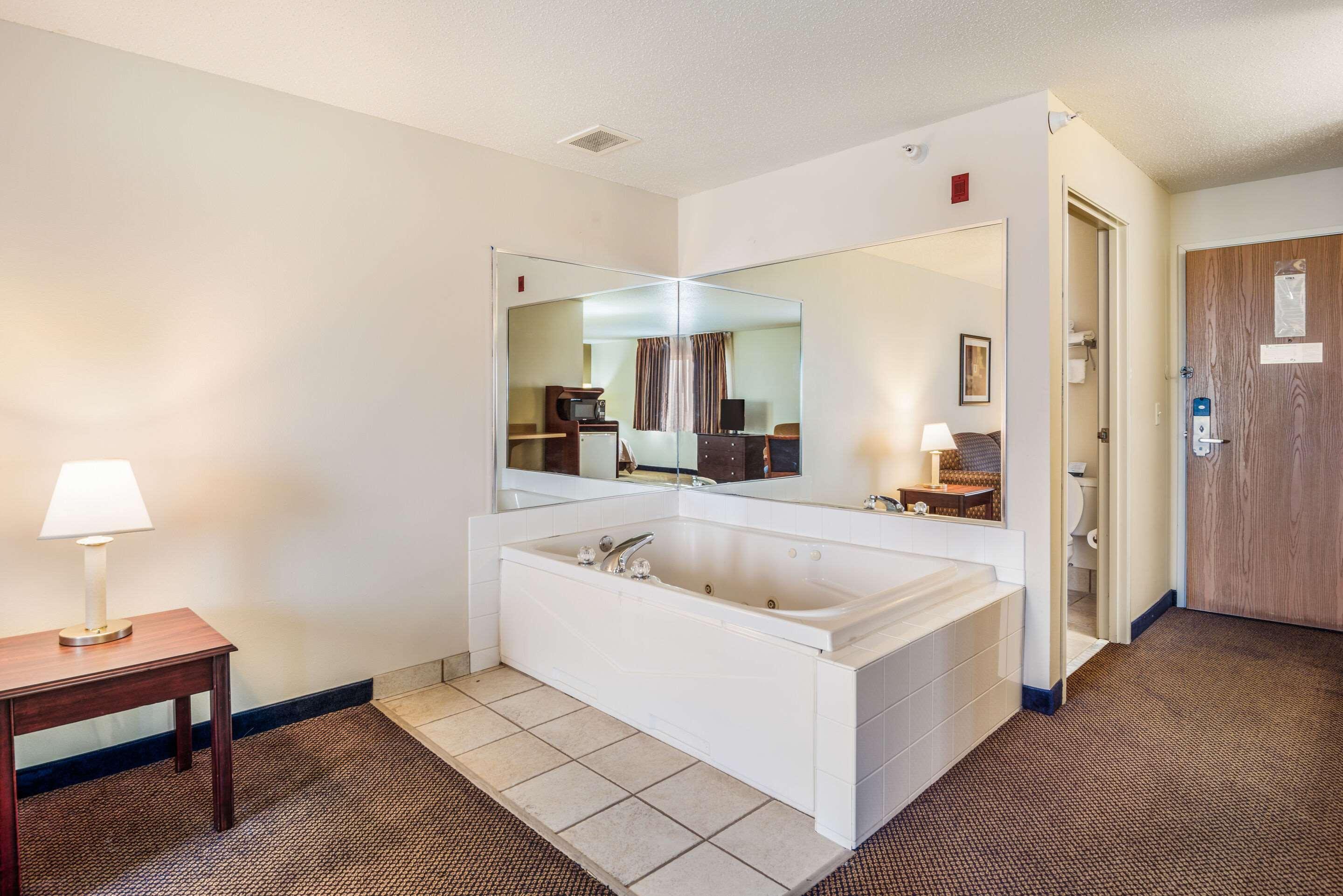 Quality Inn & Suites Eldridge Davenport North Dış mekan fotoğraf